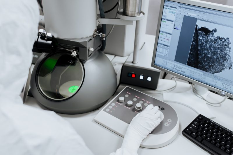 Transmission electron microscope